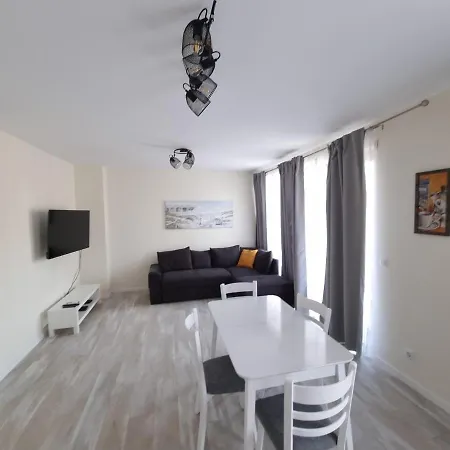 жилищна сграда орех Апартаменти *