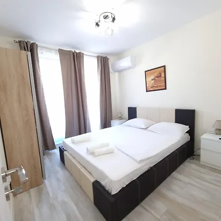 жилищна сграда орех Апартаменти *