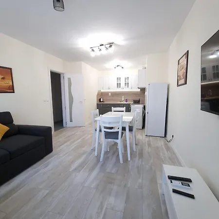 Apartment жилищна сграда орех Warna