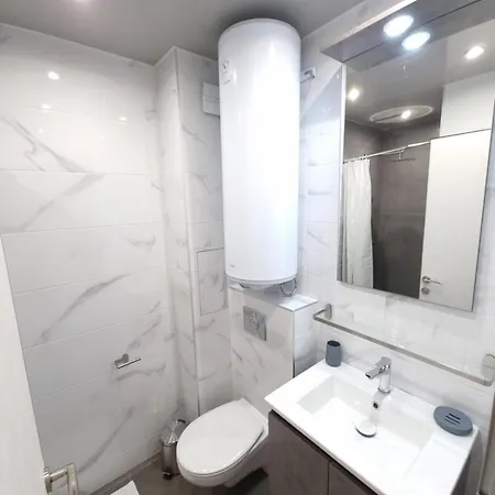 Apartment жилищна сграда орех Warna