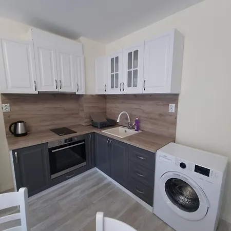 Apartment жилищна сграда орех