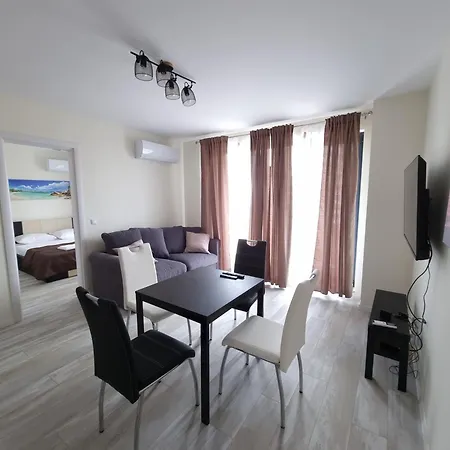 Apartment жилищна сграда орех Warna