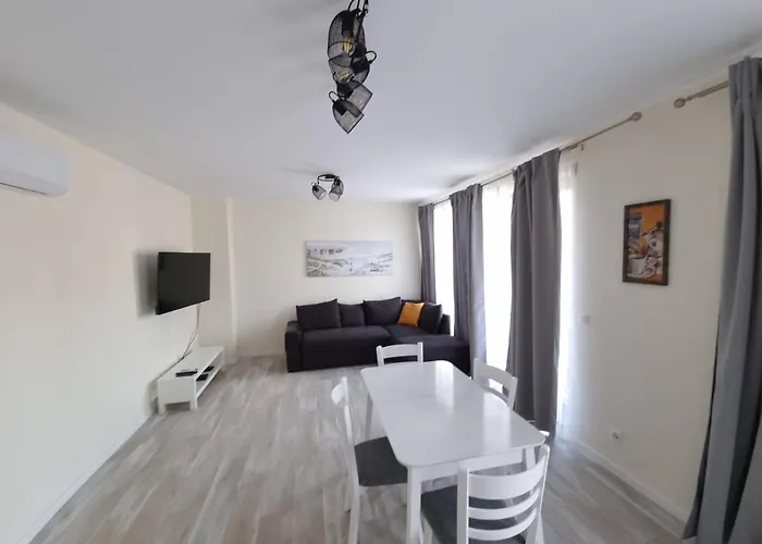 жилищна сграда орех Апартаменти *